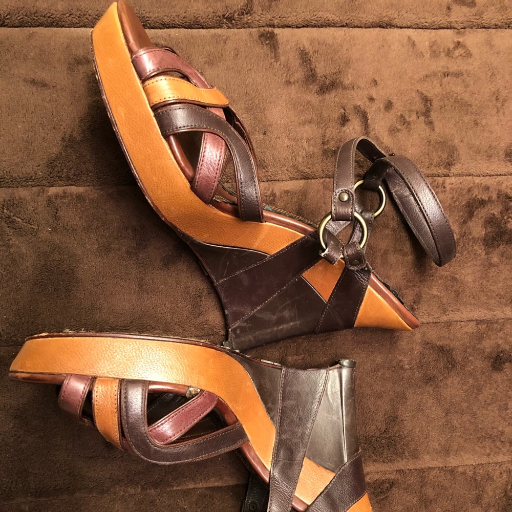 J Vincent browns and tan wedges